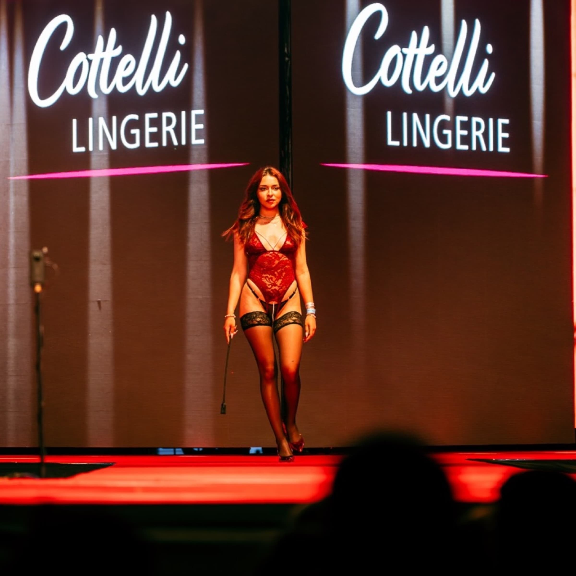 Queen Unikitty na pódiu během přehlídky Cotelli Lingerie